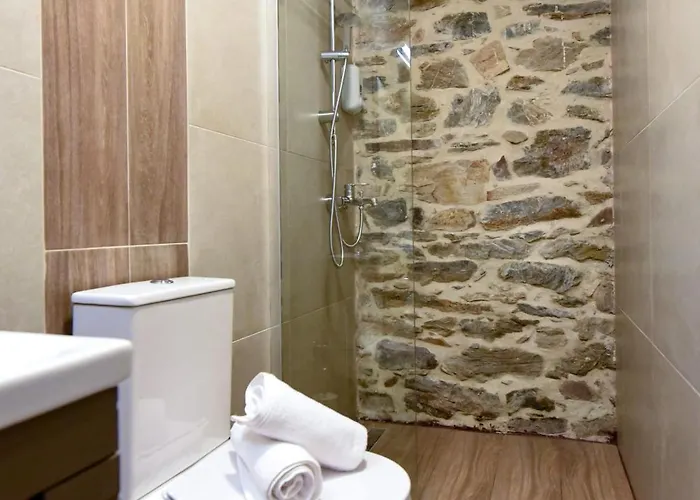 Petra Karvali *