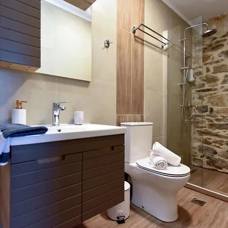 Petra Karvali * ني كارفالي